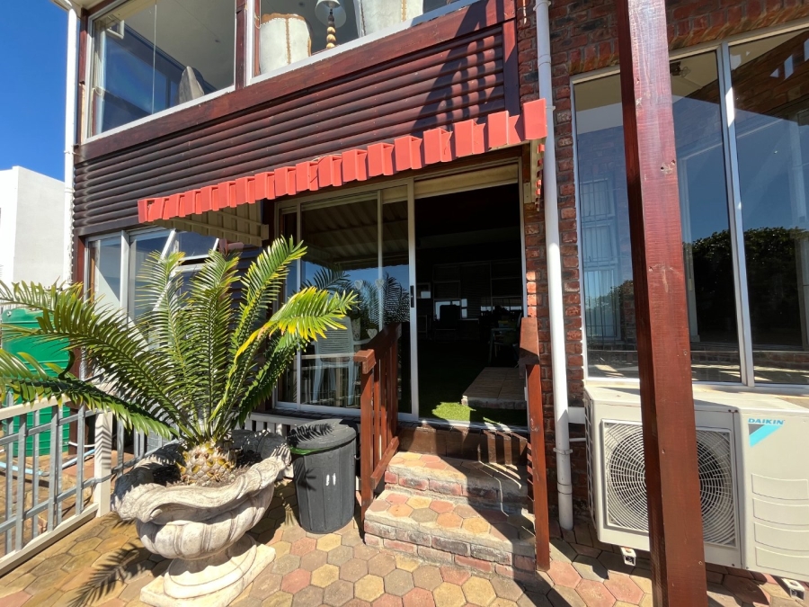 4 Bedroom Property for Sale in Hartenbos Heuwels Western Cape